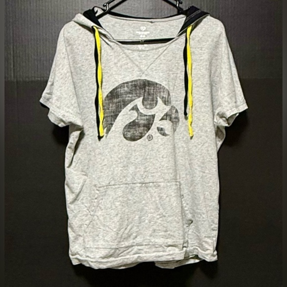 Colosseum Gray Iowa Hawkeyes SS T-shirt Hoodie